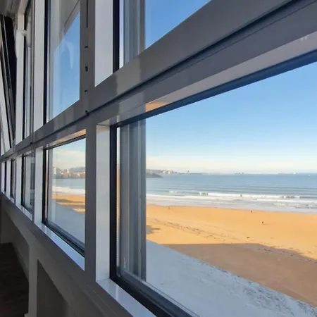 Espectacular piso 1ª Linea de Playa 4*